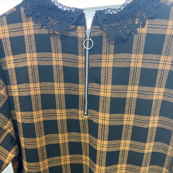 EUC City Chic Size 18 Black & Old Gold Dress with Black Lace Collar - Picture 4 of 5